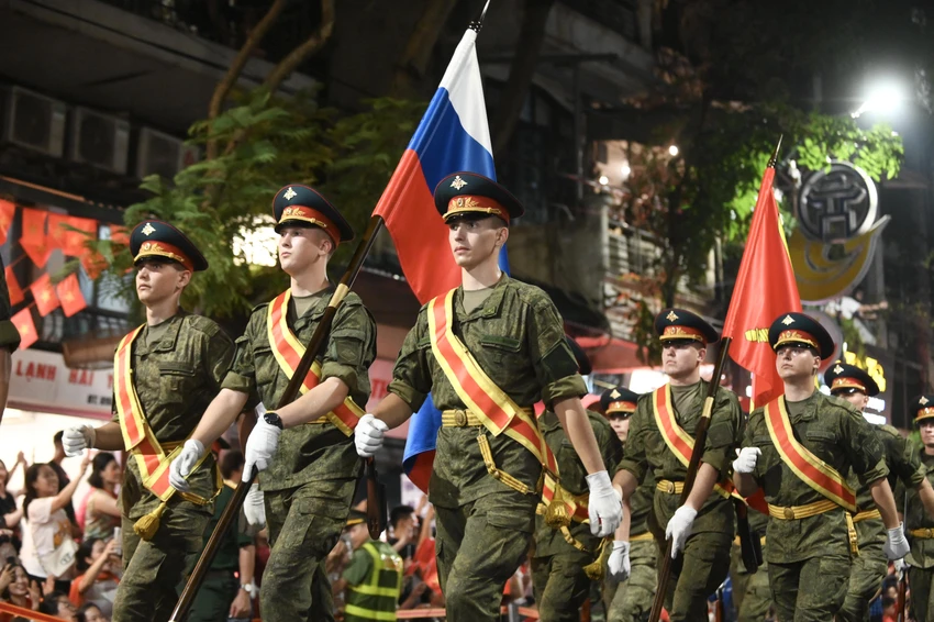 Khối quân nhân Nga. Ảnh: HẢI ANH