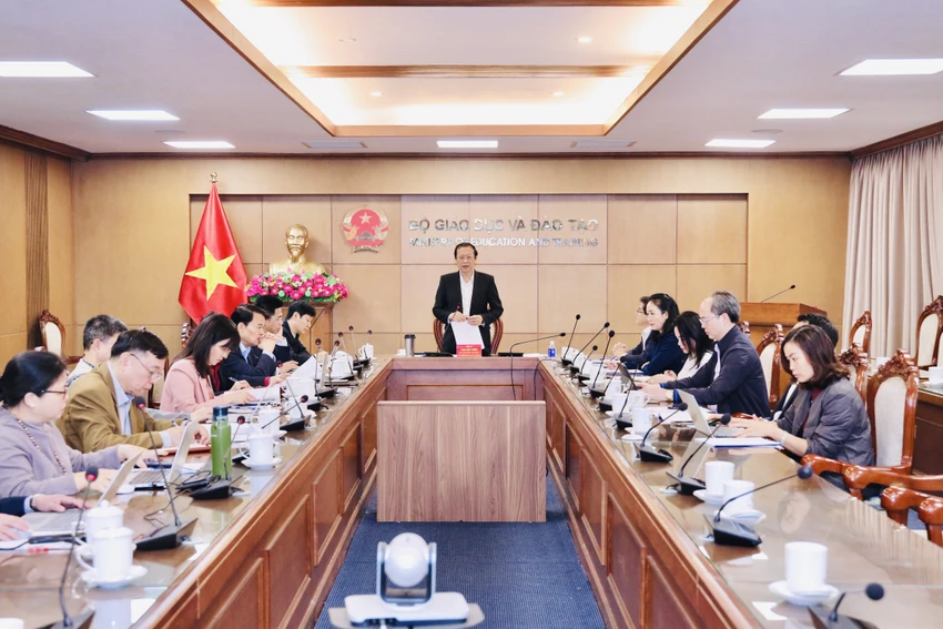 Sĩ số vượt chuẩn 2.JPG
