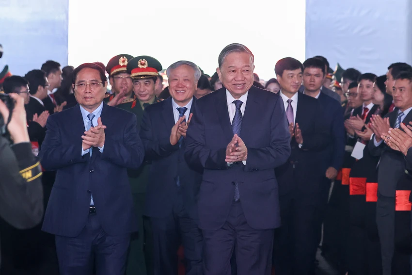nhà máy chế tạo chip bán dẫn.jpg