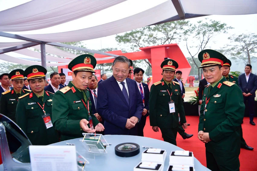 nhà máy chế tạo chip bán dẫn.jpg