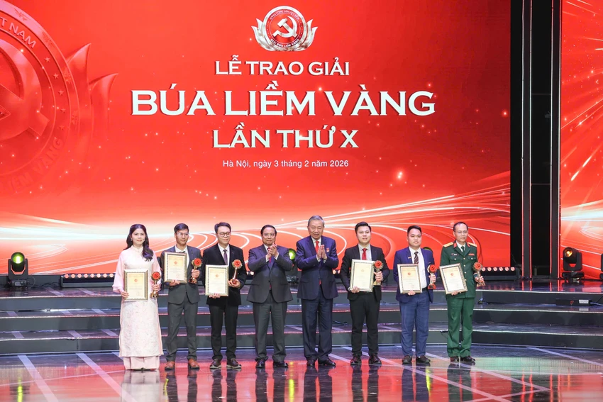 búa liềm vàng
