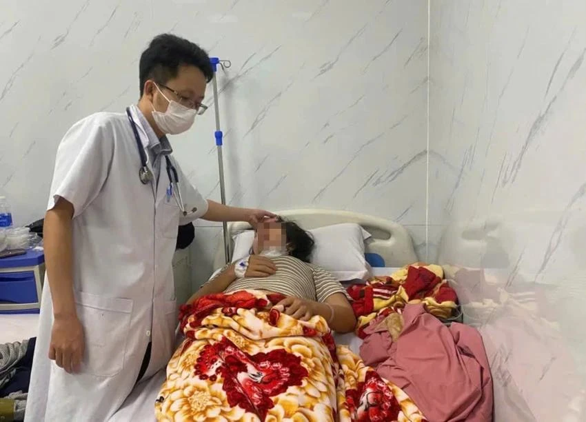 ngộ độc sau ăn bánh mì.jpg