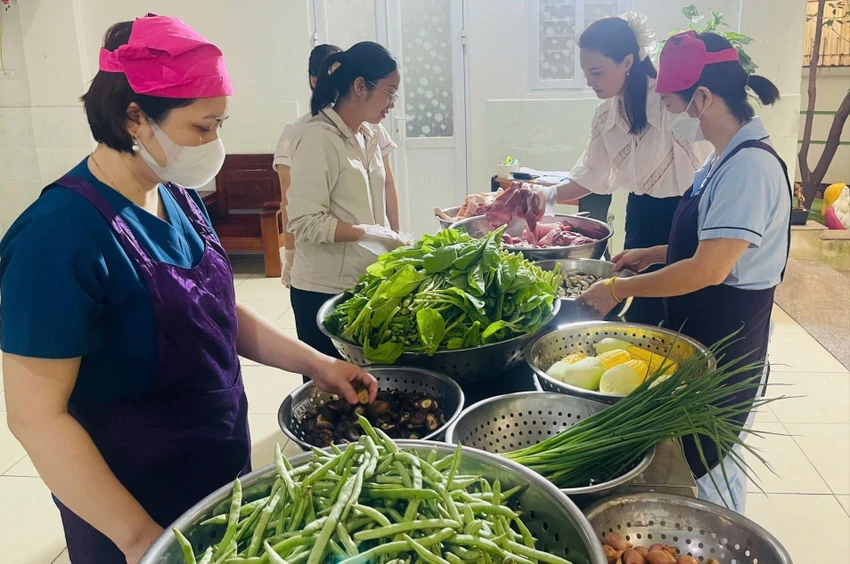 thịt lợn bệnh bữa ăn bán trú 0.jpg