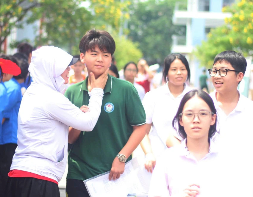 đề văn thi lớp 10 hà nội.jpg
