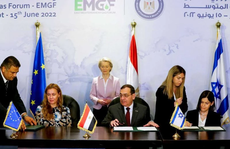 EU, Ai Cập và Israel ký kết Biên bản ghi nhớ về xuất khẩu dầu khí tại Cairo. Ảnh: AFP EU, Ai Cập và Israel ký kết Biên bản ghi nhớ về xuất khẩu dầu khí tại Cairo. Ảnh: AFP