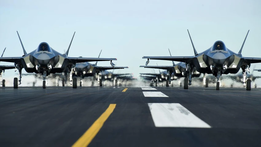 Mỹ triển khai 6 chiếc tiêm kích tàng hình đa năng F-35A tới Hàn Quốc tập trận. Ảnh: REUTERS Mỹ triển khai 6 chiếc tiêm kích tàng hình đa năng F-35A tới Hàn Quốc tập trận. Ảnh: REUTERS