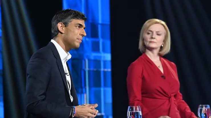 Ngoại trưởng Liz Truss (phhải) và cựu Bộ trưởng Tài chính Anh Rishi Sunak. Ảnh: GETTY IMAGES Ngoại trưởng Liz Truss (phhải) và cựu Bộ trưởng Tài chính Anh Rishi Sunak. Ảnh: GETTY IMAGES