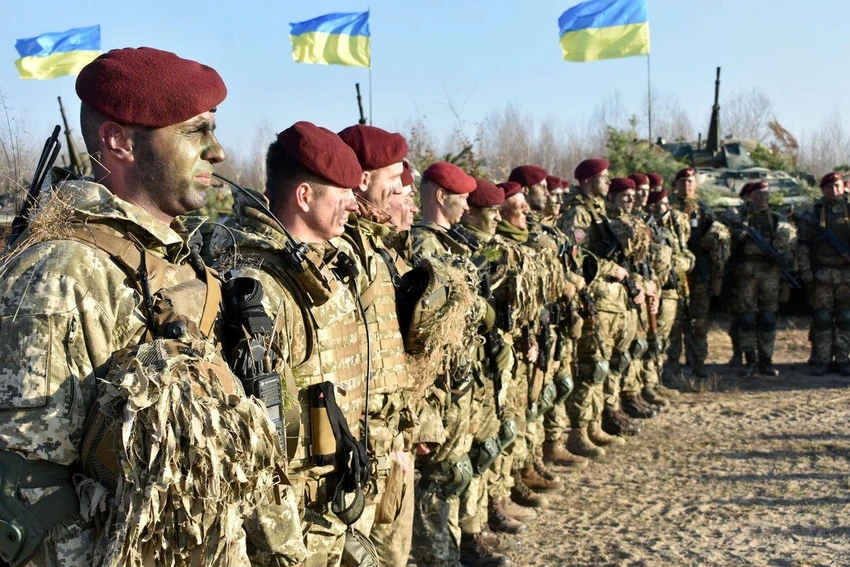Quân đội Ukraine trong một cuộc tập trận vào năm 2021. Ảnh: REUTERS Quân đội Ukraine trong một cuộc tập trận vào năm 2021. Ảnh: REUTERS