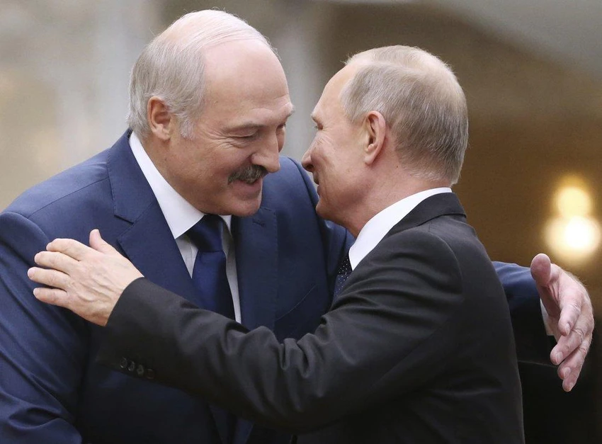 Tổng thống Nga Vladimir Putin (trái) và Tổng thống Belarus Alexander Lukashenko. Ảnh: Tatyana Zenkovich/POOL/AP Tổng thống Nga Vladimir Putin (trái) và Tổng thống Belarus Alexander Lukashenko. Ảnh: Tatyana Zenkovich/POOL/AP