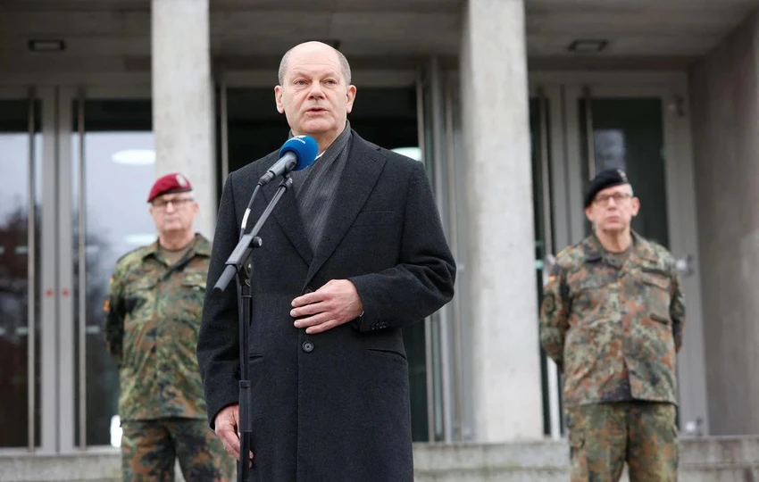 Thủ tướng Đức Olaf Scholz phát biểu trong chuyến thăm Bộ chỉ huy tác chiến quân đội Đức ở Schwielowsee hồi tháng 3. Ảnh: REUTERS Thủ tướng Đức Olaf Scholz phát biểu trong chuyến thăm Bộ chỉ huy tác chiến quân đội Đức ở Schwielowsee hồi tháng 3. Ảnh: REUTERS