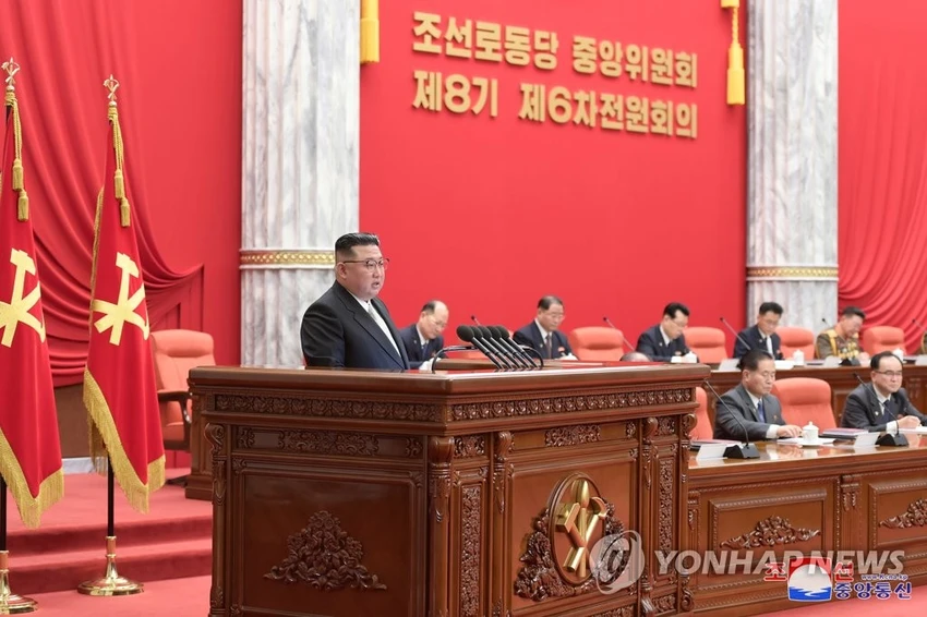 Chủ tịch Kim Jong-un phát biểu tại Hội nghị toàn thể mở rộng lần thứ 6 Ban chấp hành Trung ương khóa tám đảng Lao động Triều Tiên. Ảnh: KCNA Chủ tịch Kim Jong-un phát biểu tại Hội nghị toàn thể mở rộng lần thứ 6 Ban chấp hành Trung ương khóa tám đảng Lao động Triều Tiên. Ảnh: KCNA