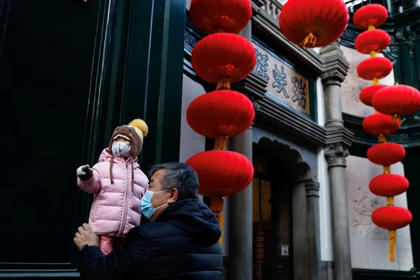 Trung Quốc lần đầu tiên ghi nhận dân số giảm trong hơn 60 năm qua. Ảnh: Tingshu Wang/REUTERS Trung Quốc lần đầu tiên ghi nhận dân số giảm trong hơn 60 năm qua. Ảnh: Tingshu Wang/REUTERS