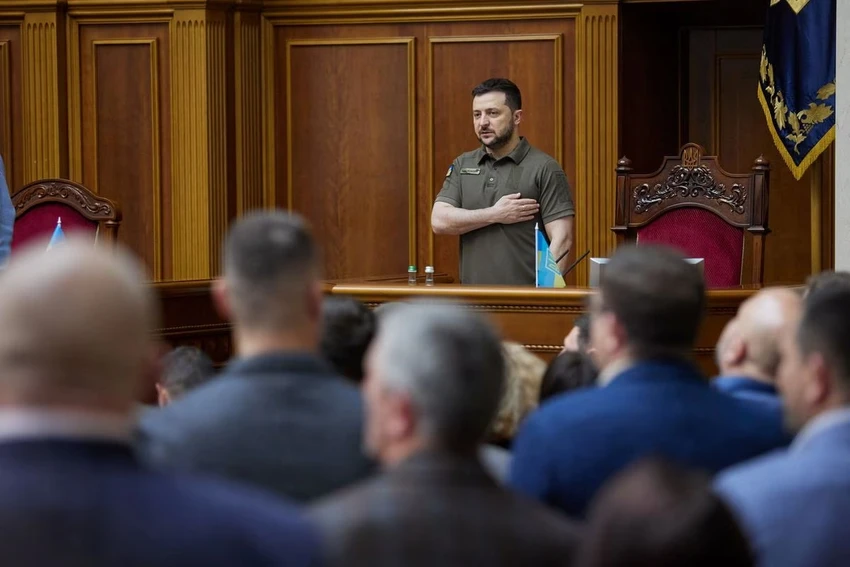 Tổng thống Ukraine Volodymyr Zelensky tại Quốc hội Ukraine. Ảnh: REUTERS Tổng thống Ukraine Volodymyr Zelensky tại Quốc hội Ukraine. Ảnh: REUTERS