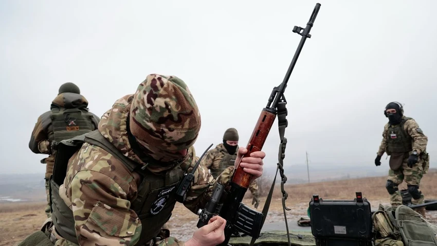 Binh sĩ Nga đang huấn luyện tại miền đông Ukraine. Ảnh: Alexei Alexandrov/AP Binh sĩ Nga đang huấn luyện tại miền đông Ukraine. Ảnh: Alexei Alexandrov/AP