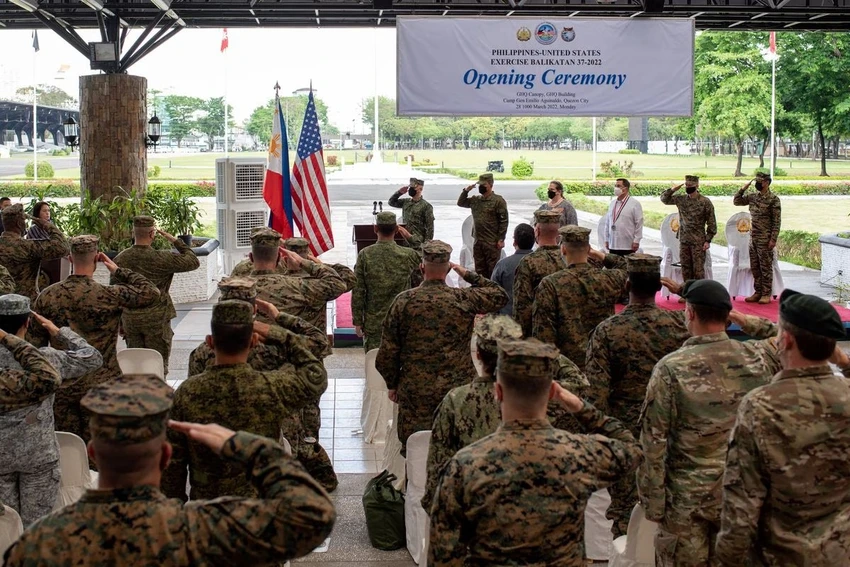 Binh sĩ Mỹ và Philippines tại buổi lễ khai mạc cuộc tập trận thường niên Balikatan năm 2022. Ảnh: Lisa Marie David/REUTERS Binh sĩ Mỹ và Philippines tại buổi lễ khai mạc cuộc tập trận thường niên Balikatan năm 2022. Ảnh: Lisa Marie David/REUTERS