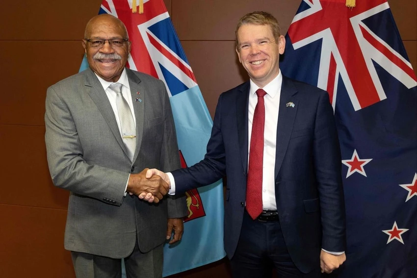 Thủ tướng Fiji Sitiveni Rabuka (trái) bắt tay với người đồng cấp New Zealand Chris Hipkins. Ảnh: AFP Thủ tướng Fiji Sitiveni Rabuka (trái) bắt tay với người đồng cấp New Zealand Chris Hipkins. Ảnh: AFP