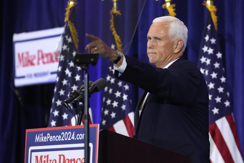 Cựu Phó Tổng thống Mỹ Mike Pence trong buổi vận động tranh cử tổng thống năm 2024 ở bang Iowa. Ảnh: GETTY IMAGES/KYODO NEWS Cựu Phó Tổng thống Mỹ Mike Pence trong buổi vận động tranh cử tổng thống năm 2024 ở bang Iowa. Ảnh: GETTY IMAGES/KYODO NEWS