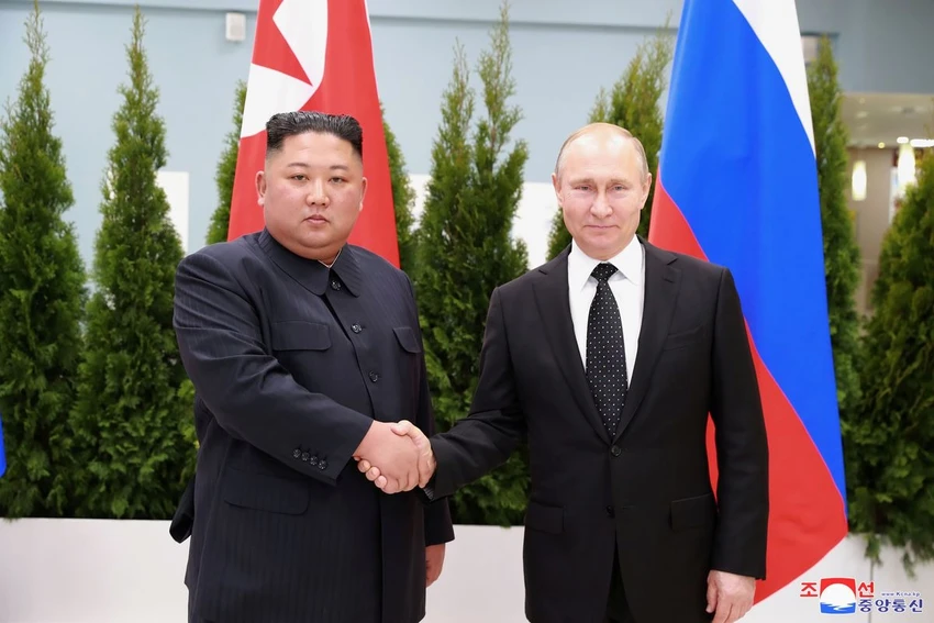 Nhà lãnh đạo Triều Tiên Kim Jong-un (trái) và Tổng thống Nga Vladimir Putin. Ảnh: KCNA Nhà lãnh đạo Triều Tiên Kim Jong-un (trái) và Tổng thống Nga Vladimir Putin. Ảnh: KCNA
