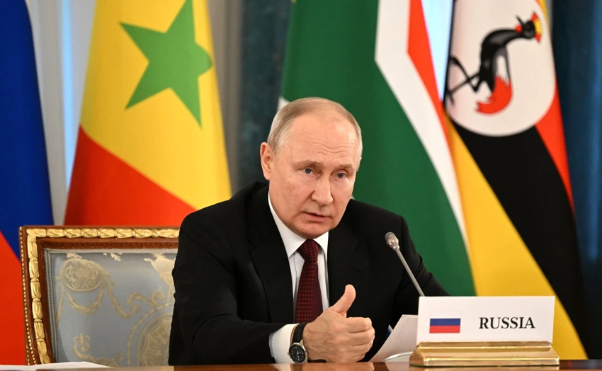 Tổng thống Nga Vladimir Putin trong cuộc họp với phái đoàn châu Phi ngày 18-6. Ảnh: Pavel Bednyakov/RIA NOVOSTI