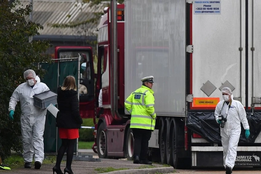 Cảnh sát Anh đang khám nghiệm hiện trường vụ 39 người Việt chết trong container năm 2019. Ảnh: AFP Cảnh sát Anh đang khám nghiệm hiện trường vụ 39 người Việt chết trong container năm 2019. Ảnh: AFP