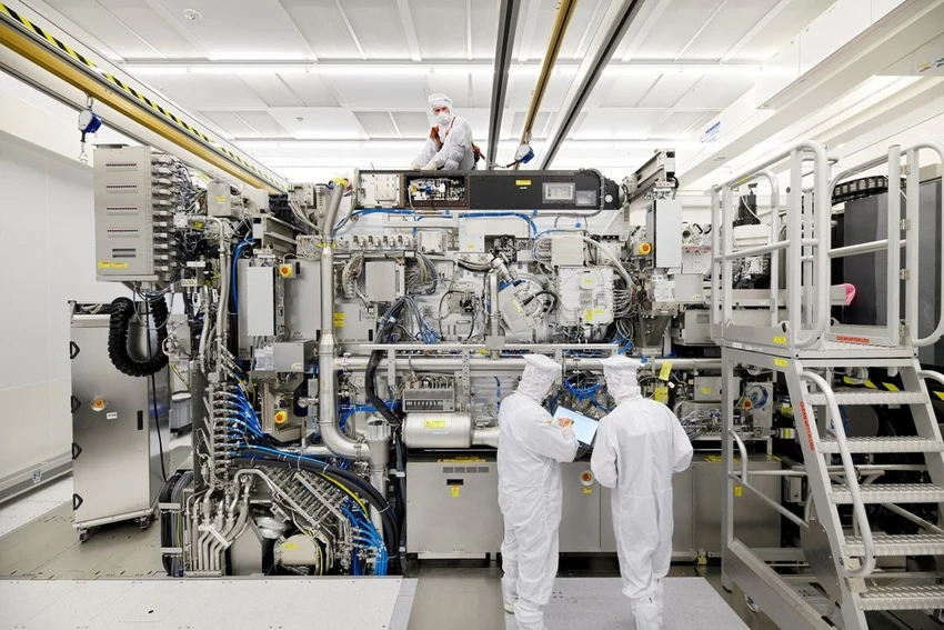 Khung cảnh trong nhà máy ASML - công ty công nghệ lớn nhất của Hà Lan. Ảnh: REUTERS Khung cảnh trong nhà máy ASML - công ty công nghệ lớn nhất của Hà Lan. Ảnh: REUTERS