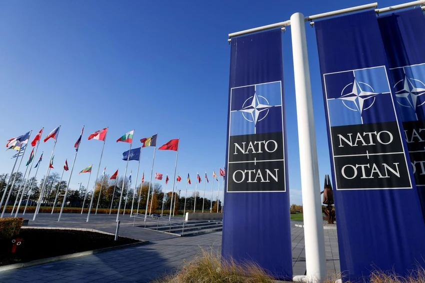 Quốc kỳ các nước thành viên bên ngoài trụ sở NATO ở Brussels (Bỉ). Ảnh: Yves Herman/REUTERS Quốc kỳ các nước thành viên bên ngoài trụ sở NATO ở Brussels (Bỉ). Ảnh: Yves Herman/REUTERS