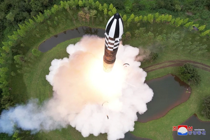 Triều Tiên xác nhận tên lửa phóng hôm 12-7 là ICBM sử dụng nhiên liệu rắn Hwasong-18. Ảnh: KCNA Triều Tiên xác nhận tên lửa phóng hôm 12-7 là ICBM sử dụng nhiên liệu rắn Hwasong-18. Ảnh: KCNA