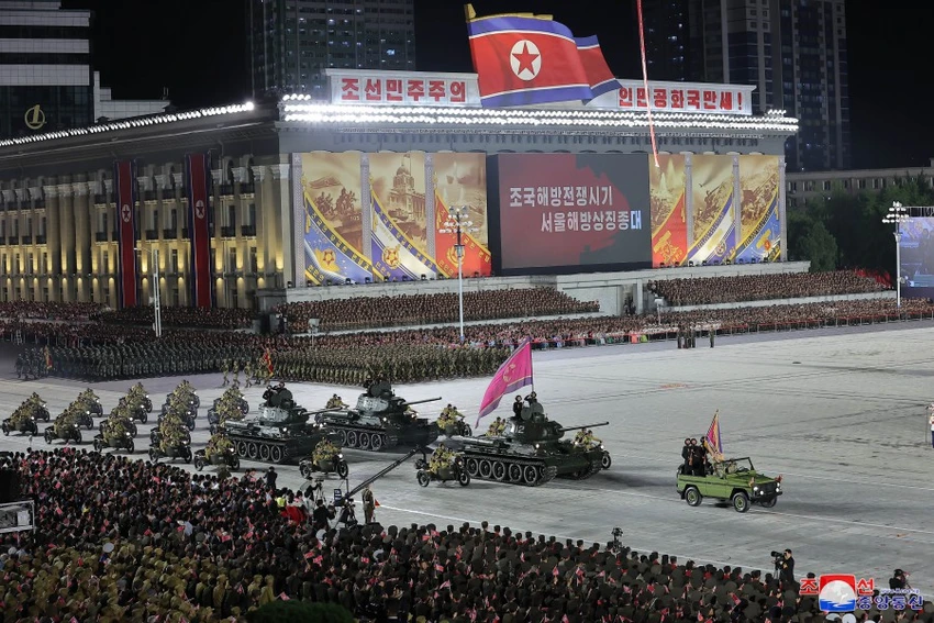 Quang cảnh buổi lễ duyệt binh của Triều Tiên hôm 27-7. Ảnh: KCNA Quang cảnh buổi lễ duyệt binh của Triều Tiên hôm 27-7. Ảnh: KCNA