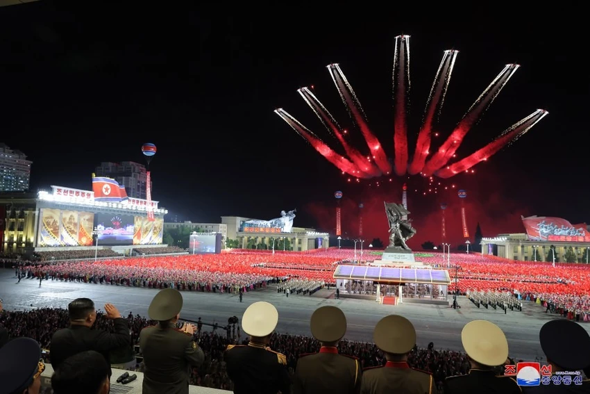 Các máy bay biểu diễn tại lễ duyệt binh của Triều Tiên hôm 27-7. Ảnh: KCNA Các máy bay biểu diễn tại lễ duyệt binh của Triều Tiên hôm 27-7. Ảnh: KCNA