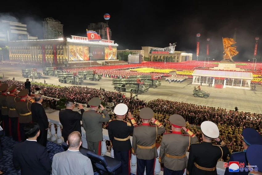 Quang cảnh buổi lễ duyệt binh của Triều Tiên hôm 27-7. Ảnh: KCNA Quang cảnh buổi lễ duyệt binh của Triều Tiên hôm 27-7. Ảnh: KCNA