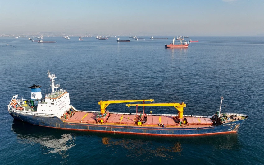 Tàu chở hàng Mehmet Bey chờ đi qua eo biển Bosphorus, ngoài khơi bờ biển Yenikapi (Thổ Nhĩ Kỳ) hồi tháng 10-2022. Ảnh: Mehmet Emin Calsikan/REUTERS Tàu chở hàng Mehmet Bey chờ đi qua eo biển Bosphorus, ngoài khơi bờ biển Yenikapi (Thổ Nhĩ Kỳ) hồi tháng 10-2022. Ảnh: Mehmet Emin Calsikan/REUTERS