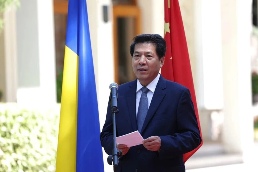 Ông Lý Huy - Đặc phái viên TQ về các vấn đề châu Âu - châu Á trong chuyến công du Ukraine hồi tháng 5. Ảnh: WEIBO Ông Lý Huy - Đặc phái viên TQ về các vấn đề châu Âu - châu Á trong chuyến công du Ukraine hồi tháng 5. Ảnh: WEIBO