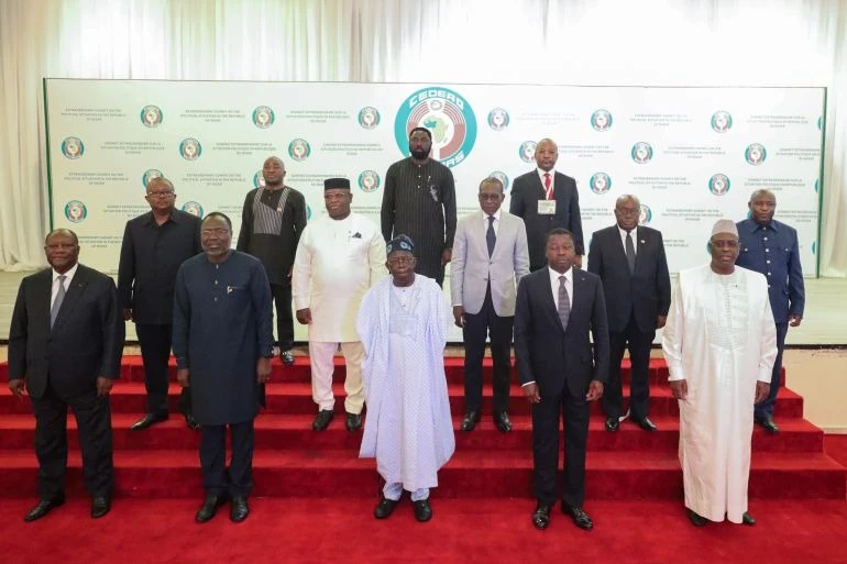 Lãnh đạo các nước ECOWAS tại cuộc họp thượng đỉnh hôm 10-8 ở thủ đô Abuja (Nigeria). Ảnh: EPA