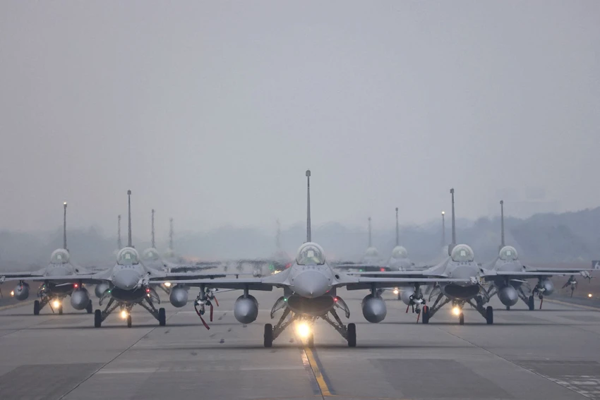 Phi đội tiêm kích F-16V của Đài Loan, ảnh chụp vào tháng 1-2022. Ảnh: Ann Wang/REUTERS Phi đội tiêm kích F-16V của Đài Loan, ảnh chụp vào tháng 1-2022. Ảnh: Ann Wang/REUTERS