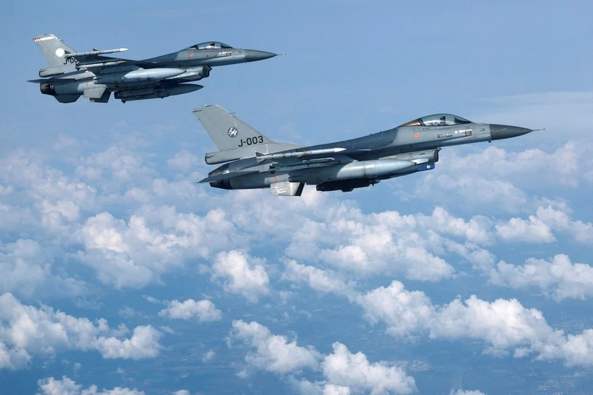 Tiêm kích F-16 của Không quân Hà Lan diễn tập hồi tháng 7-2023. Ảnh: Piroschka van de Wouw/REUTERS Tiêm kích F-16 của Không quân Hà Lan diễn tập hồi tháng 7-2023. Ảnh: Piroschka van de Wouw/REUTERS