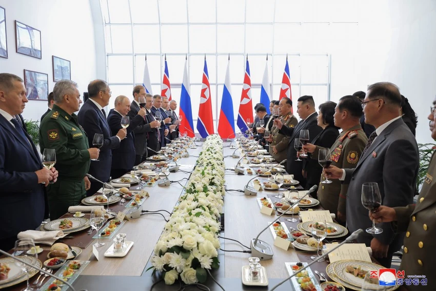 Kim Jong-un thăm Nga.jpeg