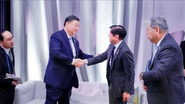 Lãnh đạo Trung Quốc, Philippines gặp bên lề APEC, bàn cách hạ nhiệt căng thẳng ở Biển Đông