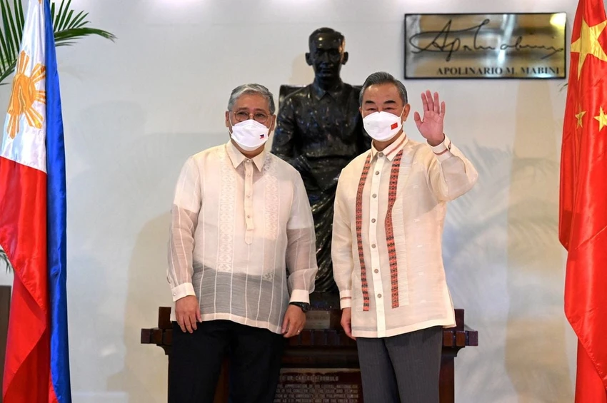 Bộ trưởng Ngoại giao Trung Quốc, Philippines điện đàm giữa căng thẳng trên Biển Đông