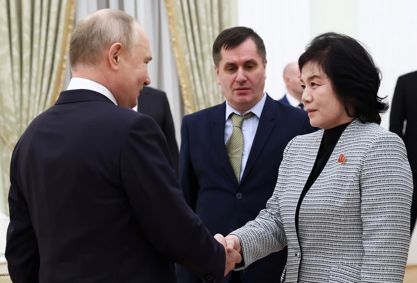 Tổng thống Nga Vladimir Putin và Bộ trưởng Ngoại giao Triều Tiên Choe Son-hui