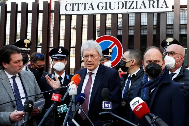 Ý triệu đại sứ Nga vụ Moscow 'tiếp quản tạm thời' công ty của Rome