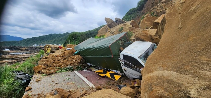 lở núi kinh hoàng.jpeg