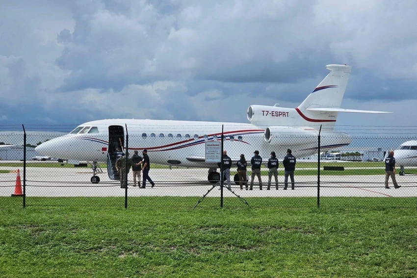 Mỹ tịch thu chuyên cơ của Tổng thống Venezuela.