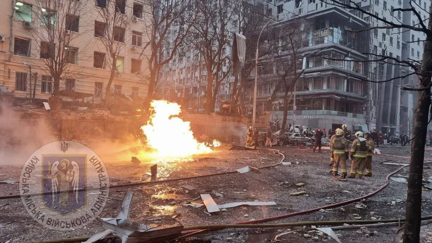 Nga tấn công thủ đô Kiev trả đũa Ukraine, nhiều đại sứ quán bị hư hại