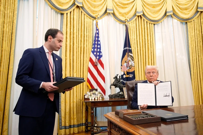 lệnh đóng băng tài trợ liên bang của ông Trump