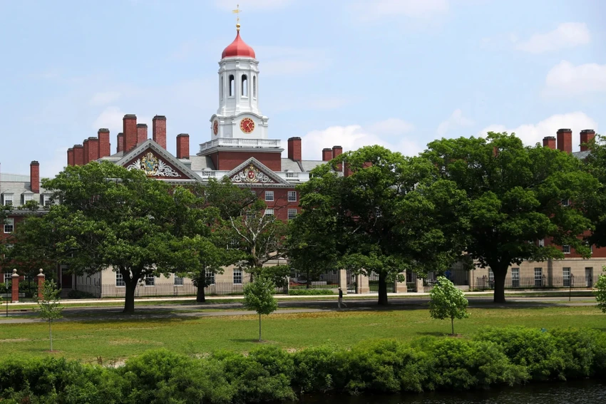 Chính quyền Tổng thống Trump cắt hơn 2 tỉ USD tài trợ cho ĐH Harvard