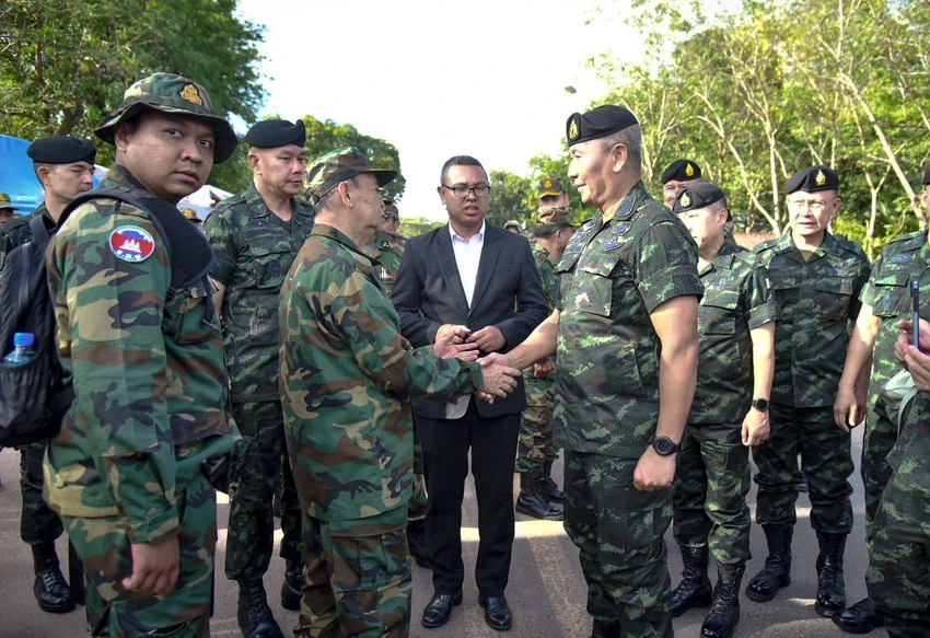 Quân đội Thái Lan, Campuchia họp sau vụ nổ súng tại biên giới tranh chấp .jpg