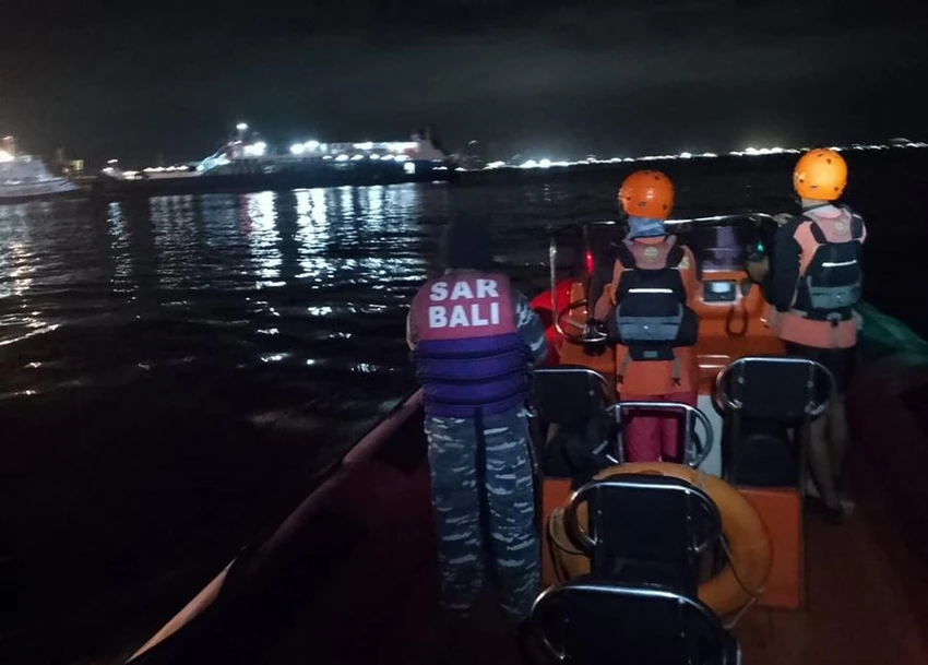 Chìm phà gần đảo Bali.jpg