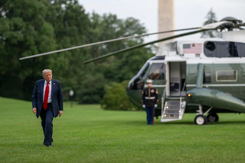 Tổng thống Ông Trump mắc bệnh suy tĩnh mạch mạn tính.jpg