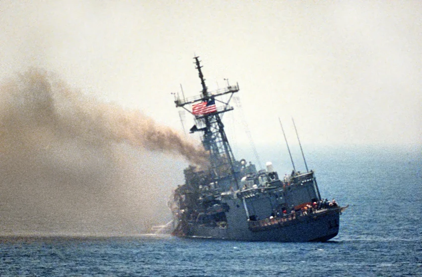 Chiến tranh tàu chở dầu ở Eo biển Hormuz 40 năm trước.jpg