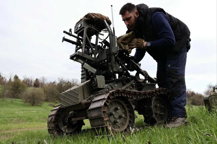 Ukraine robot mặt đất.jpg